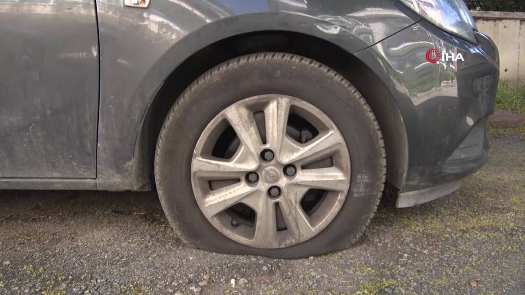 Onlarca aracın lastiğini fütursuzca kesip yoluna devam etti! O ilçede lastikçiler fazla mesai yaptı 1